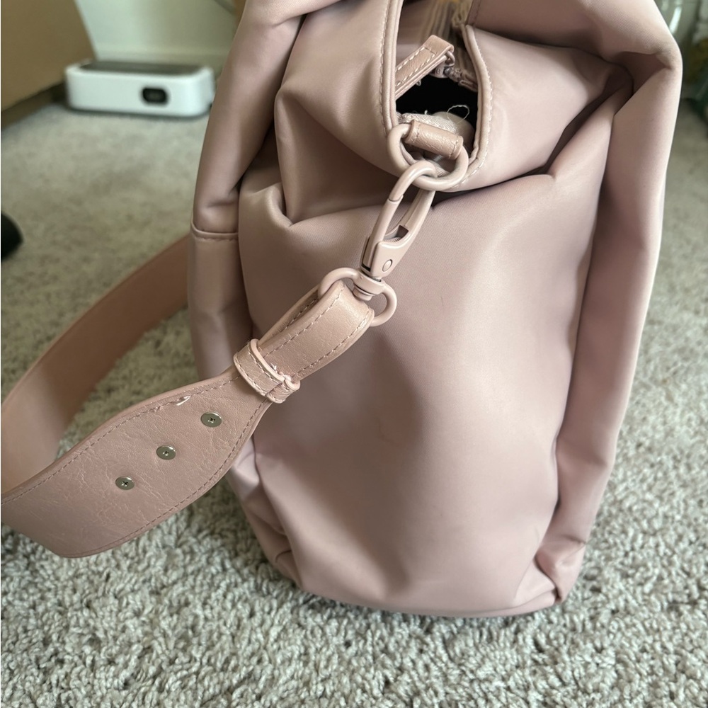 Beis Commuter Tote in Atlas Pink - Picture 6 of 16